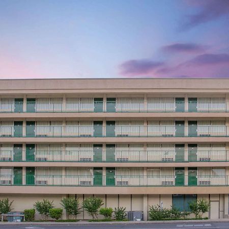 Days Inn By Wyndham Florence Downtown Exterior photo