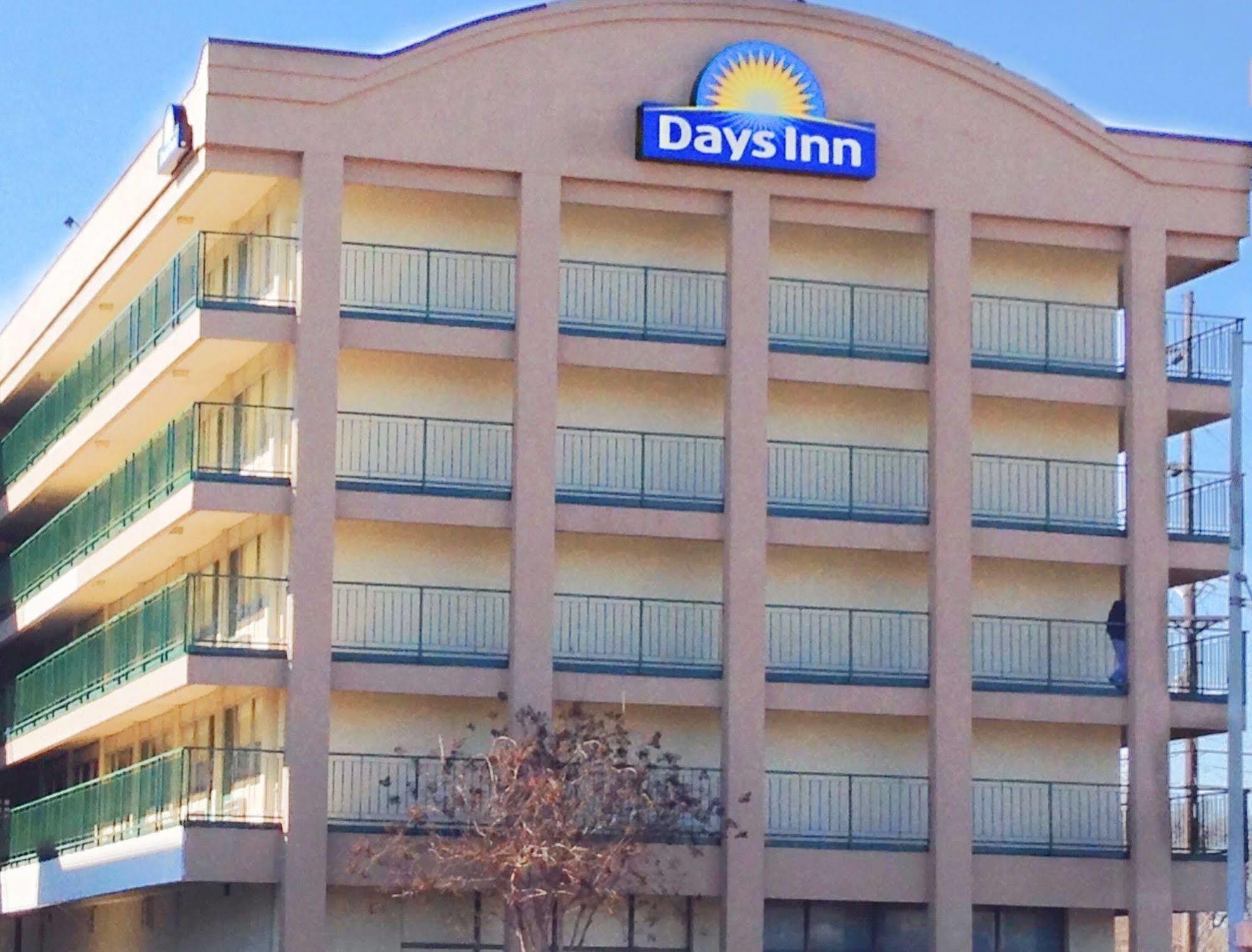 Days Inn By Wyndham Florence Downtown Exterior photo