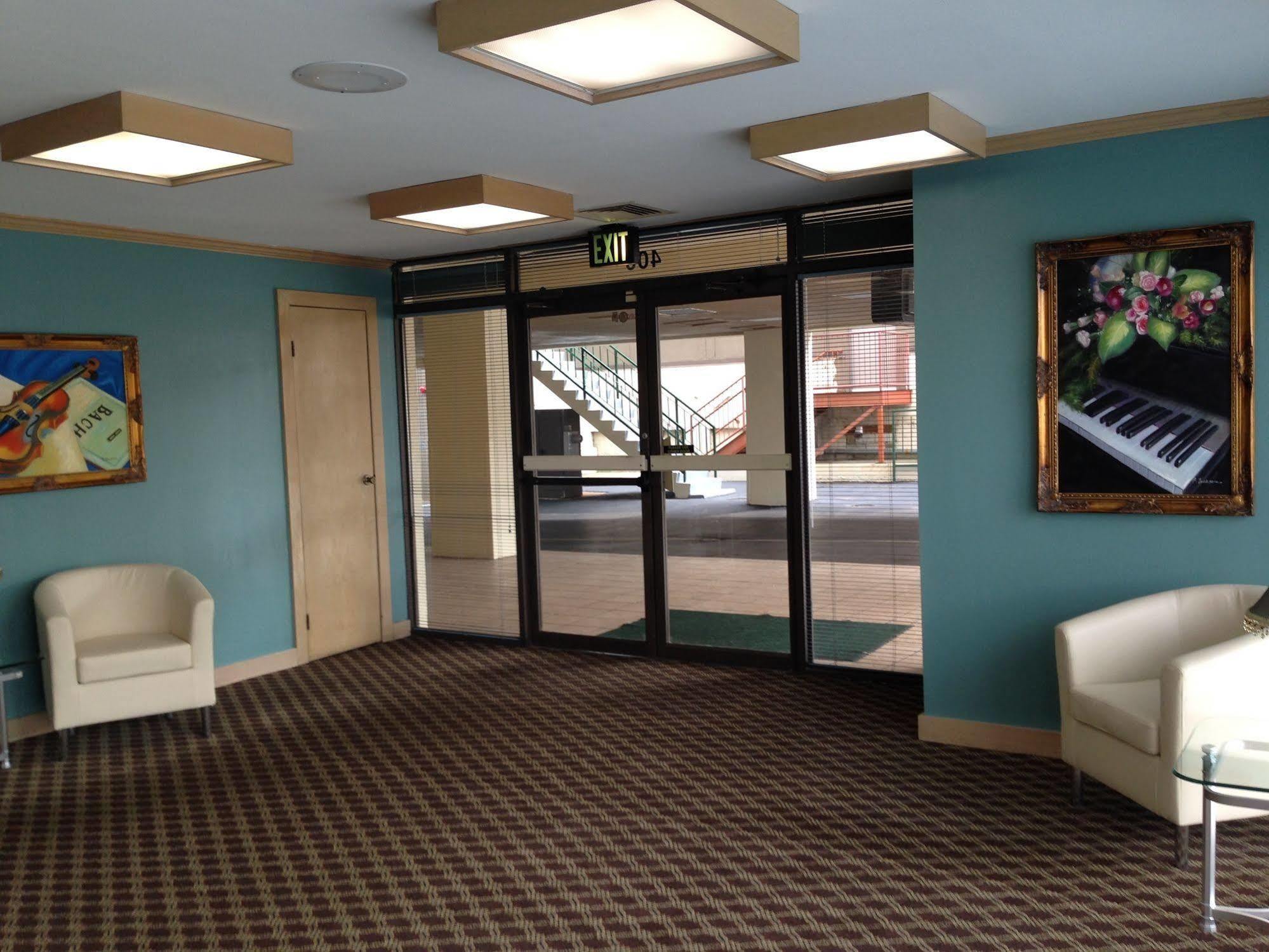 Days Inn By Wyndham Florence Downtown Exterior photo
